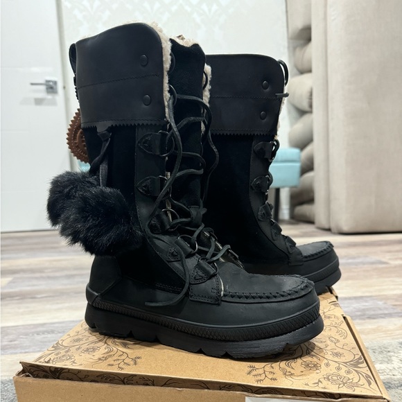 Manitoba Mukluks 7 - Picture 1 of 3